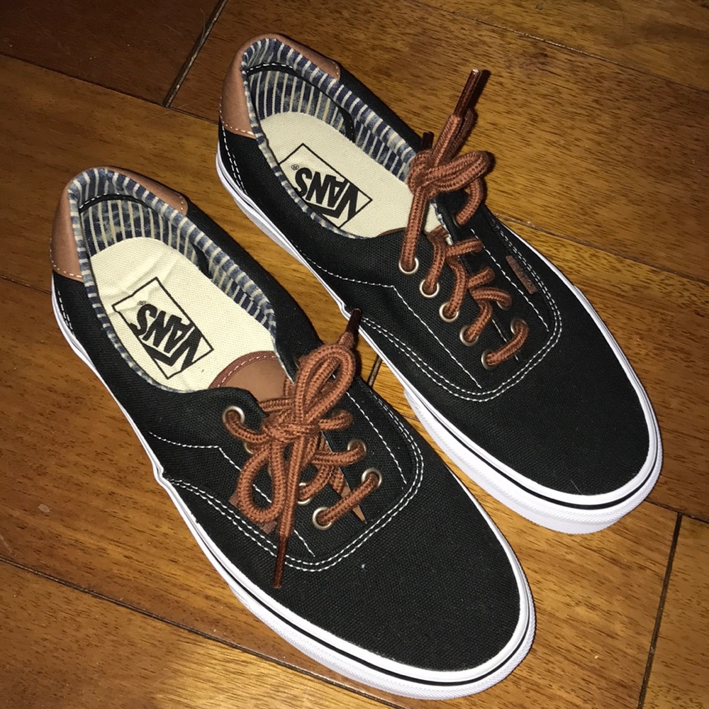 BRANS NEW VANS size men 7 ladies 8.5